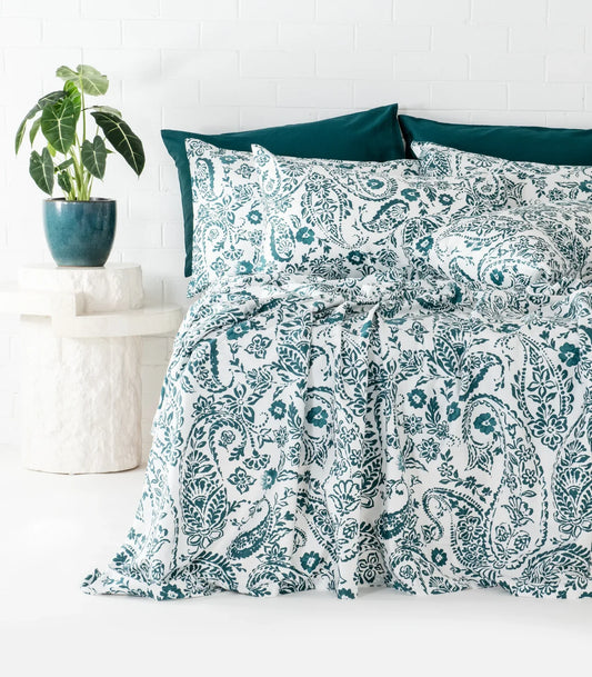 How To Create a Timeless Floral Bedroom Aesthetic